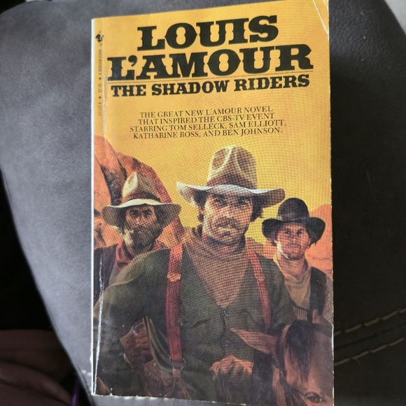 LOUIS L'AMOUR: The Shadow Riders - Vintage Western Paperback - Picture 1 of 9
